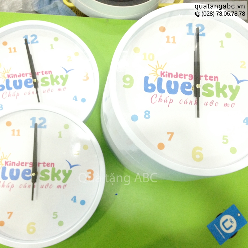 Đồng hồ quảng cáo của TRƯỜNG BLUE SKY KINDERGARTEN đặt in tại INLOGO