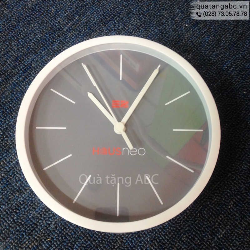 Đồng hồ in logo của công ty Hanus Neo