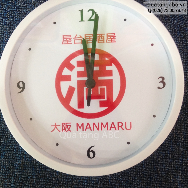 Đồng hồ in logo của công ty Manmaru