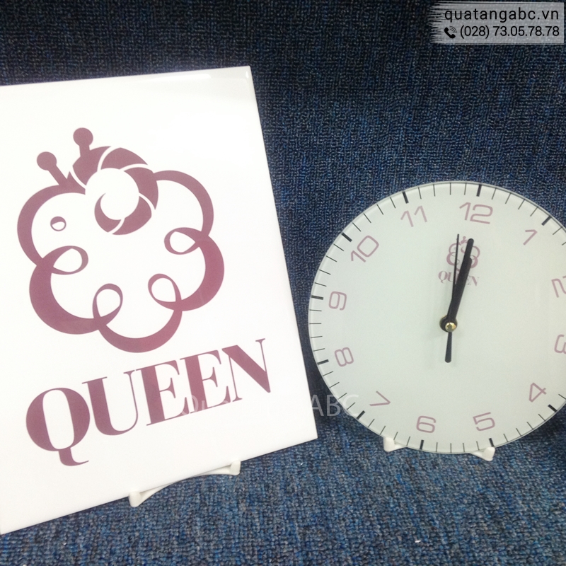 Đồng hồ treo tường của công ty Queen